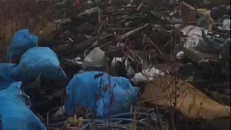 Навалы мусора в Развилке. Скриншот из видео в ТГ-канале «uprimskiy1»/https://t.me/uprimskiy1/5342