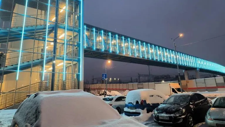 Надземный пешеходный переход достроили в подмосковном Реутове