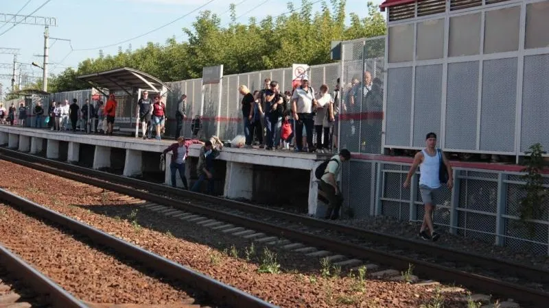 Восьмерых нарушителей перехода через железную дорогу поймали в Коломне
