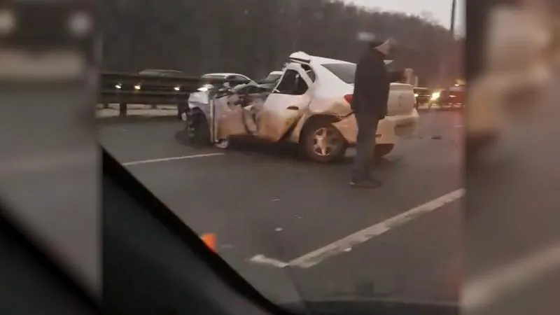 В массовой аварии из-за сломавшегося авто погиб человек на трассе М2