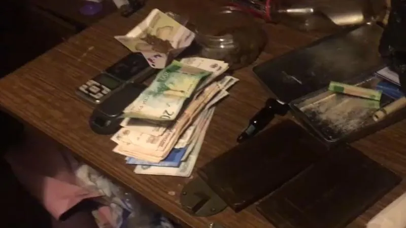 Полицейские Люберец задержали трех человек за распространение наркотиков
