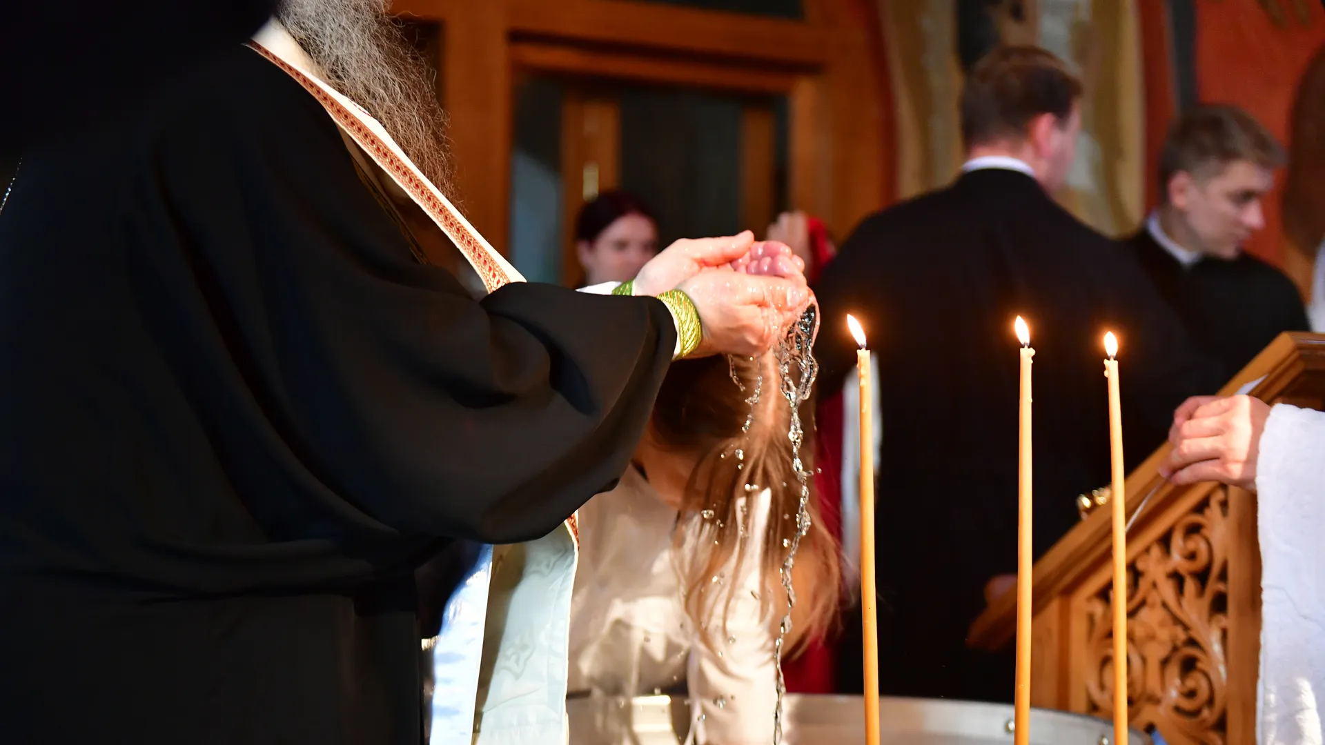 Главное — не тара, а отношение: простые ответы священника на сложные вопросы о Крещении