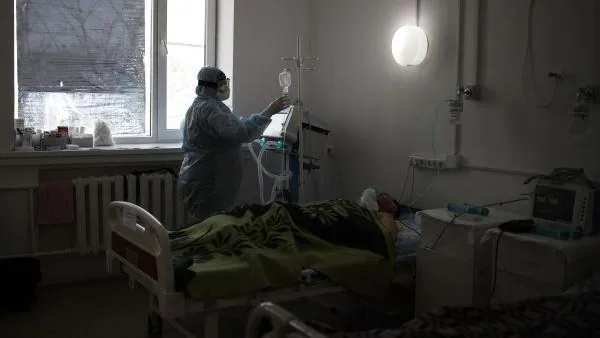 Врач рассказала, сколько дней болеют коронавирусом привитые люди