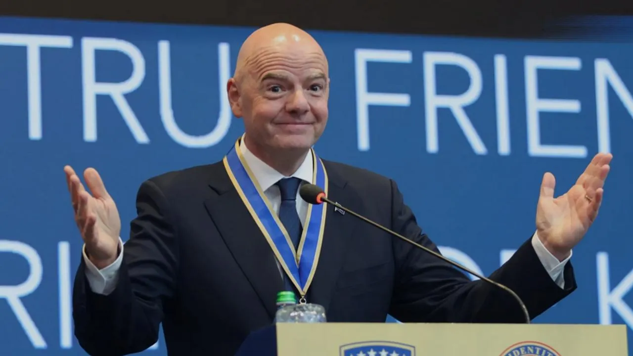 Украинцев взбесило заявление Инфантино о российском футболе