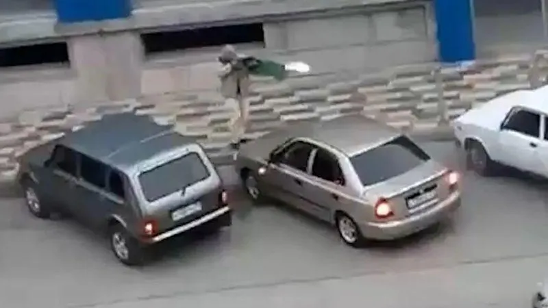 В Крымске проигравший суд мужчина убил прохожего. Видео