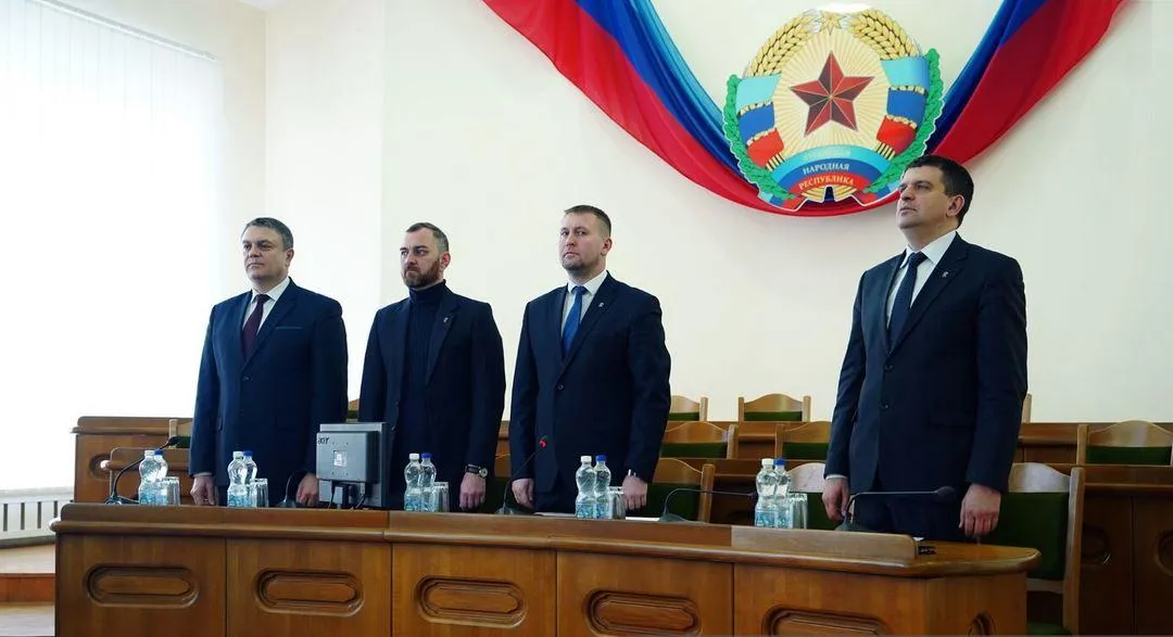 Заседание Народного Совета ЛНР перед голосованием по вопросу принятия новой конституции
