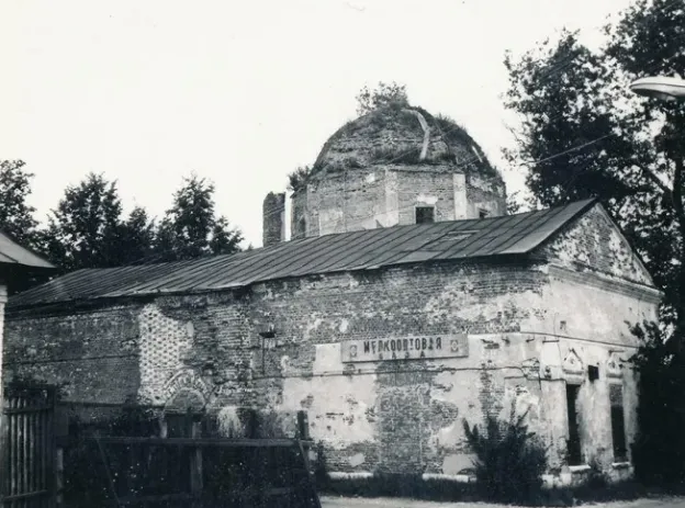 Покровская церковь на ул. Энгельса. Фото 1989 г.
