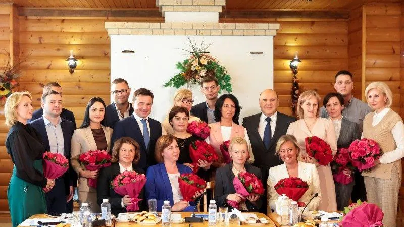 Премьер-министр РФ и губернатор Подмосковья поздравили соцработников с профессиональным праздником