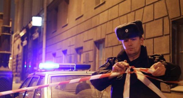 На Октябрьской набережной Петербурга обезвредили самодельное взрывное устройство