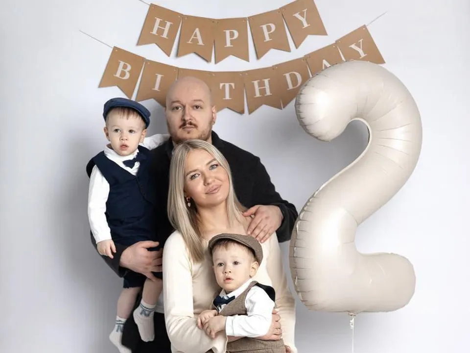 Владимир и Алена Ковбас с сыновьями. Фото: Минжилполитики Московской области