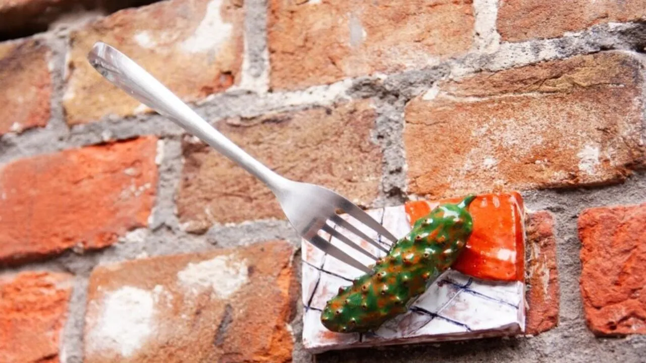 Мистический объект: компанейский призрак с закуской стал звездой фабрики в Балашихе