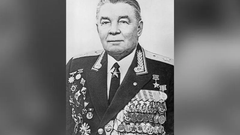 «Подбирали его бычки в качестве талисмана»: ветеран ВДВ рассказал, как в армии уважали Маргелова