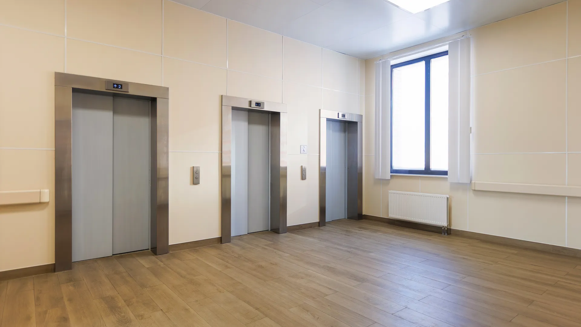 Дымят на лестничной клетке? Соседей можно наказать: 58% россиян устали от табачного ада