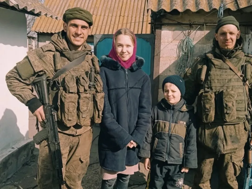 Колол дрова и добывал таблетки: боец СВО рассказал, как подружился с семьей в Донбассе