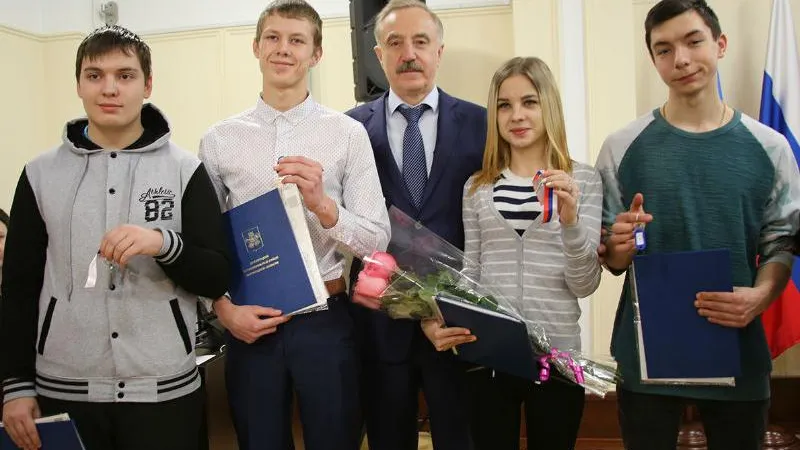 Пяти сиротам вручили ключи от квартир в Люберецком районе