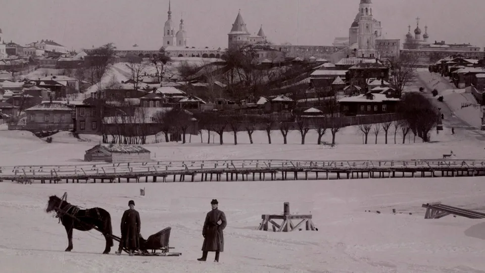 Вид с Егорьевской (ныне Заречной) стороны на мост через р. Осетр, кремль и церкви. Открытое письмо начала ХХ века. Из собрания Коломенско-Зарайского государственного музея-заповедника