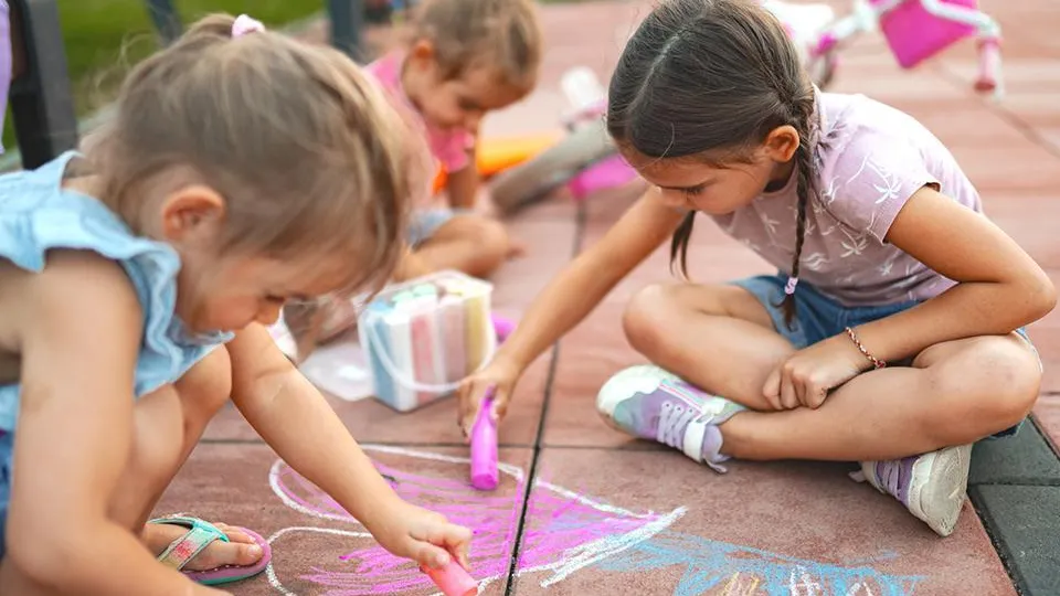 «К концу года у школьников накапливается утомление». Почему ученые против сокращения летних каникул?