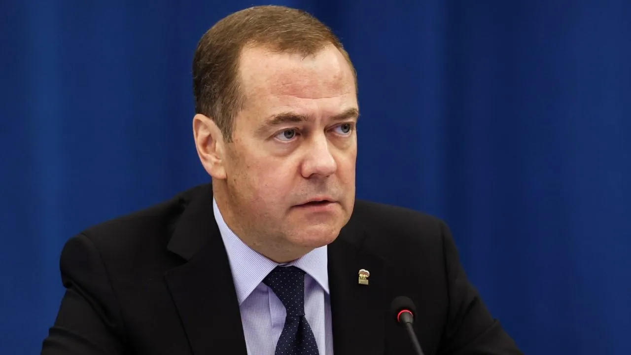 Медведев раскритиковал Маска за изменения в соцсети Х