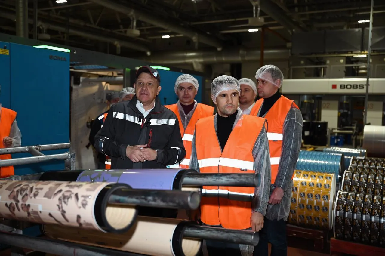 Каторов на предприятии. Фото: ТГ-канал администрации Ленинского