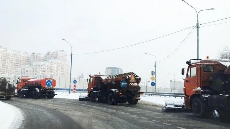 Триста спецмашин будут расчищать федеральные дороги Подмосковья в праздники