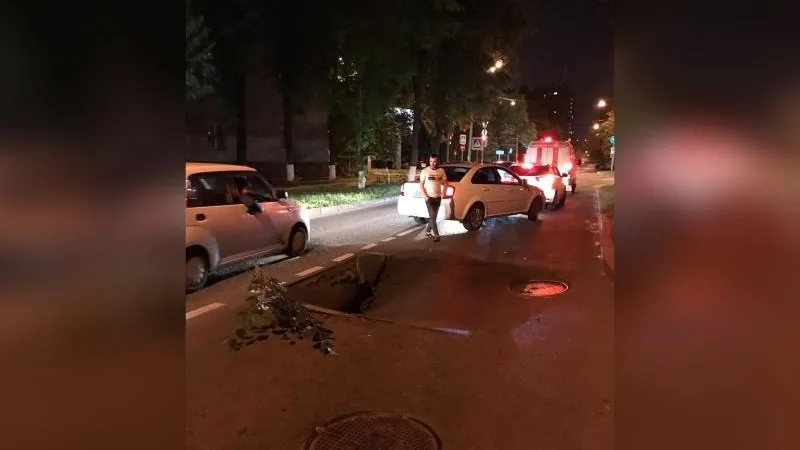 Асфальт-мастика обвалился на проезжей части в Королеве