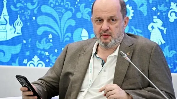 Экс-советник президента Клименко считает сомнительной популярность российских смартфонов