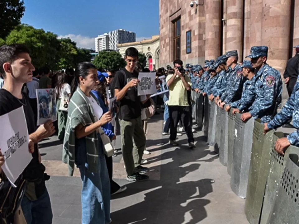 «Уже были стычки»: что происходит в Ереване на фоне протестов