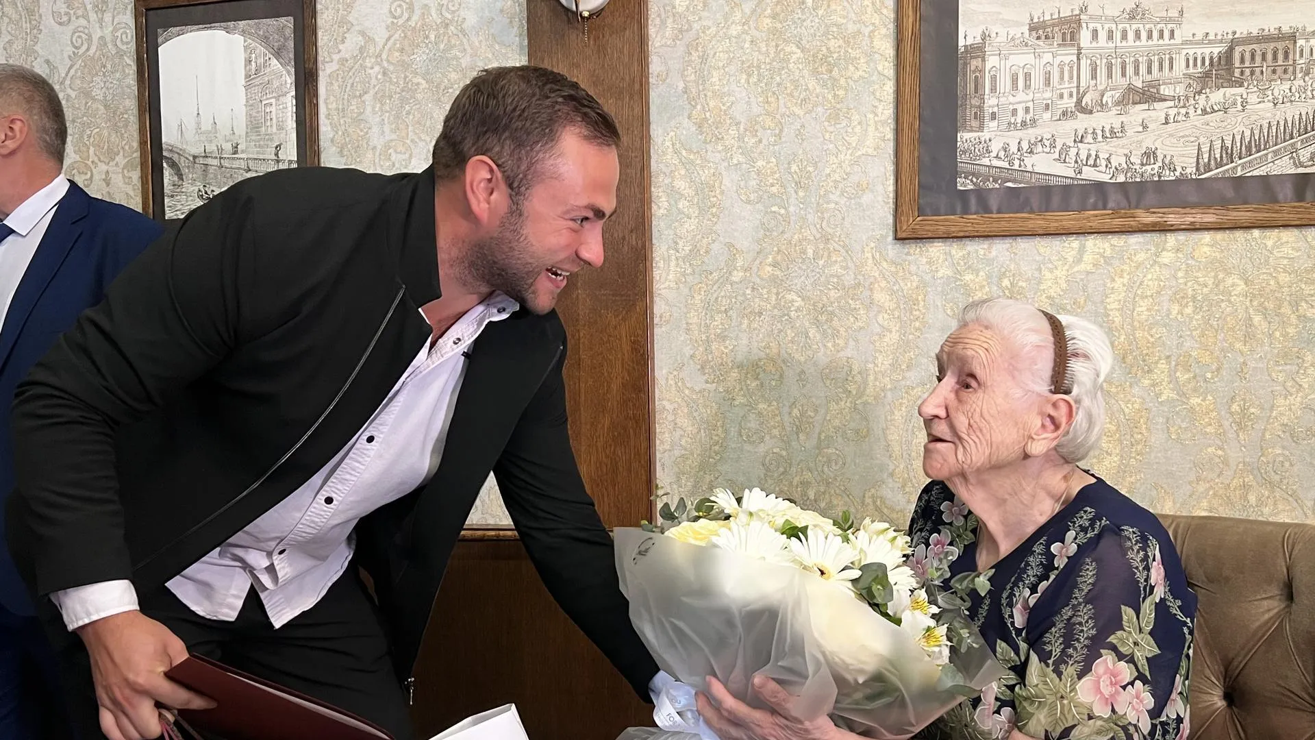 В Красногорске поздравили ветерана трудового фронта ВОВ Хохлову со 100-летием