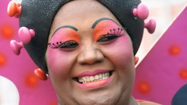 Ученые: улыбка на фотографии старит