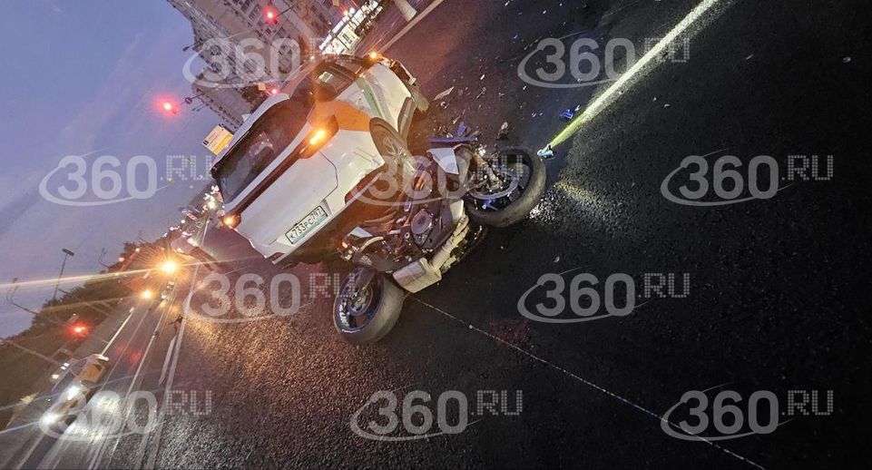 Источник 360.ru: на Варшавском шоссе в ДТП попали мотоцикл и машина каршеринга