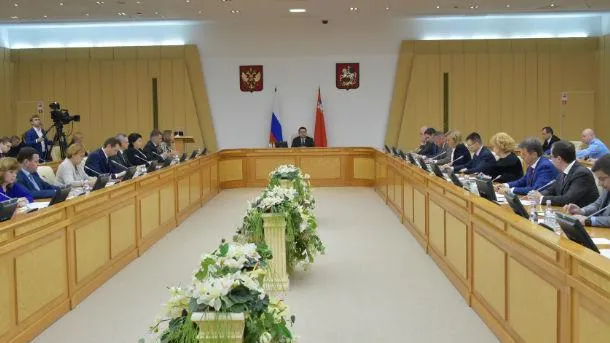 Внедрение стандарта оказания услуг в МФЦ обсудят власти региона