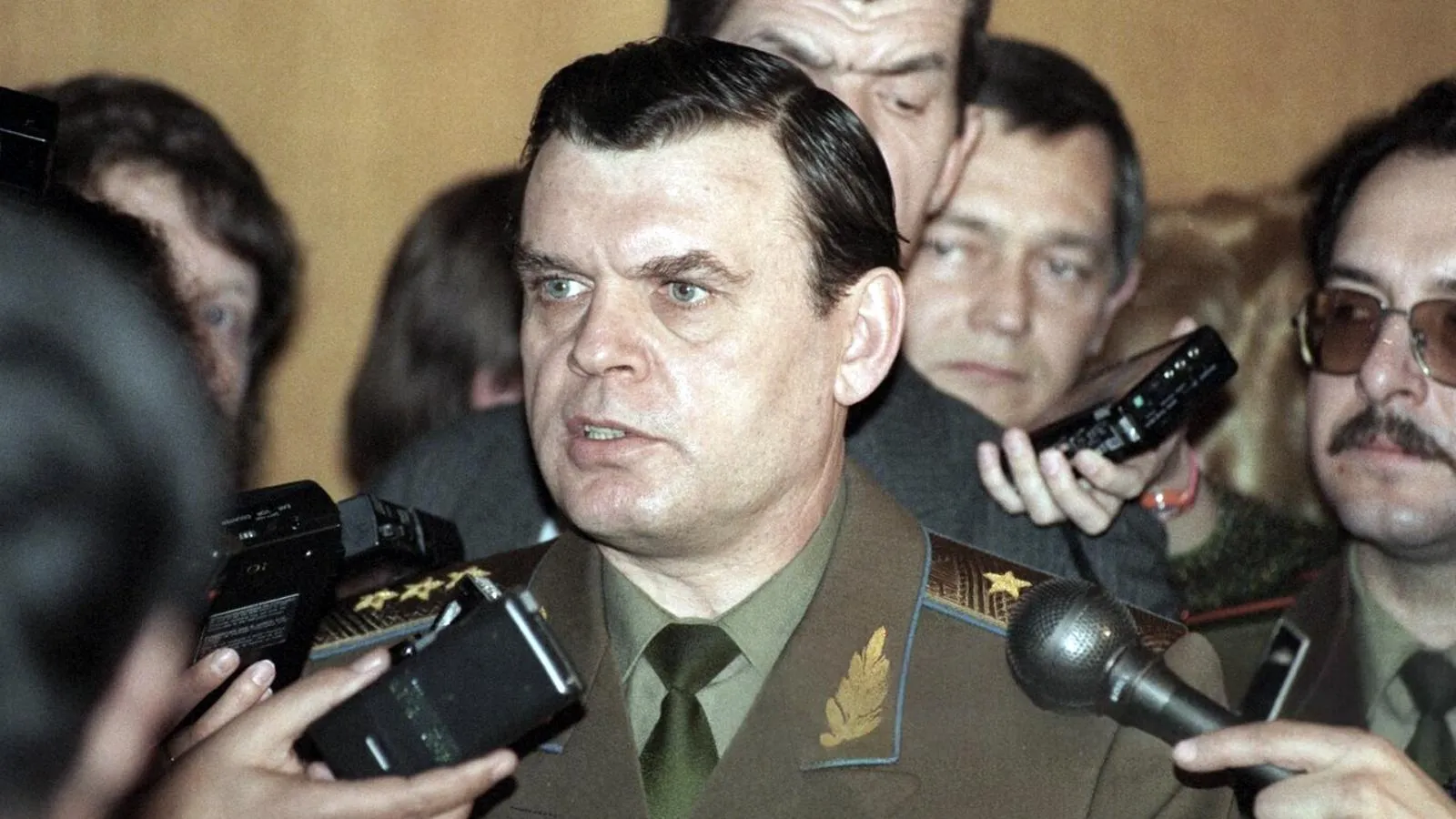 Первый министр обороны Украины генерал-полковник Константин Морозов. Дмитрий Донской