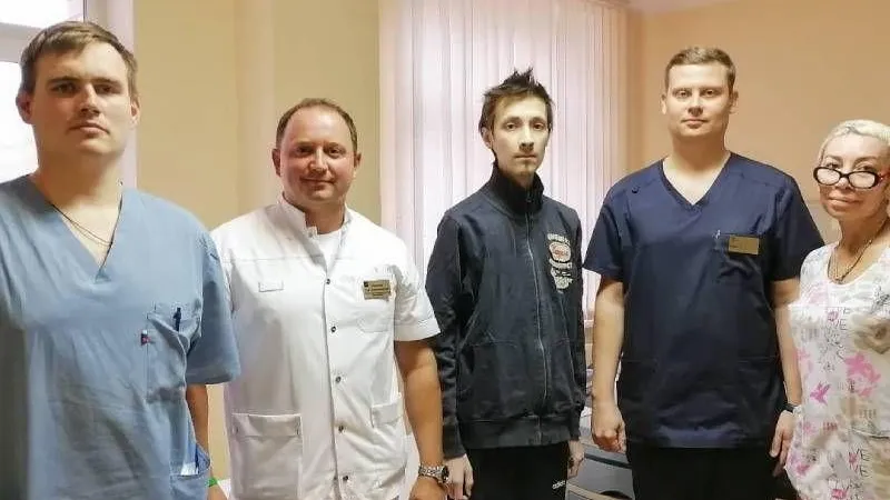 Врачи Долгопрудного объединились и спасли юношу со смертельным недугом