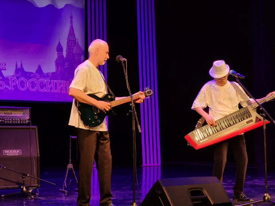 «Самоцветы»