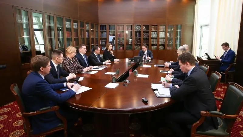 Ход строительства новой школы в Можайске обсудил губернатор с зампредами правительства