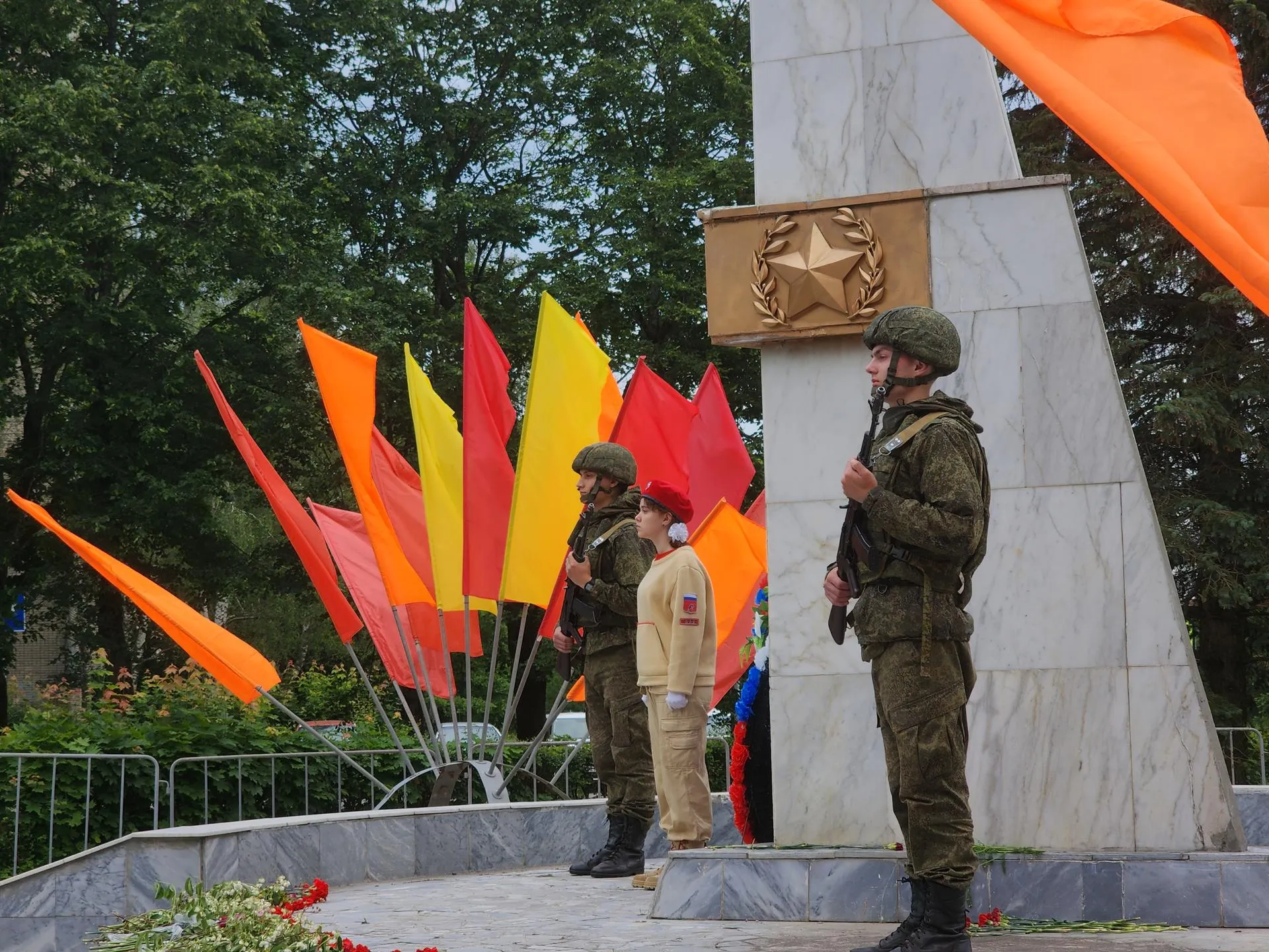 Кадеты и солдаты округа Черноголовка на городском мероприятии. Фото: Иван Петрушин