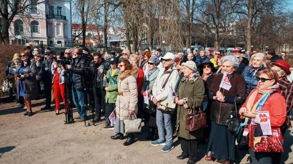 Власти западных стран начали выселять русских и отбирать имущество