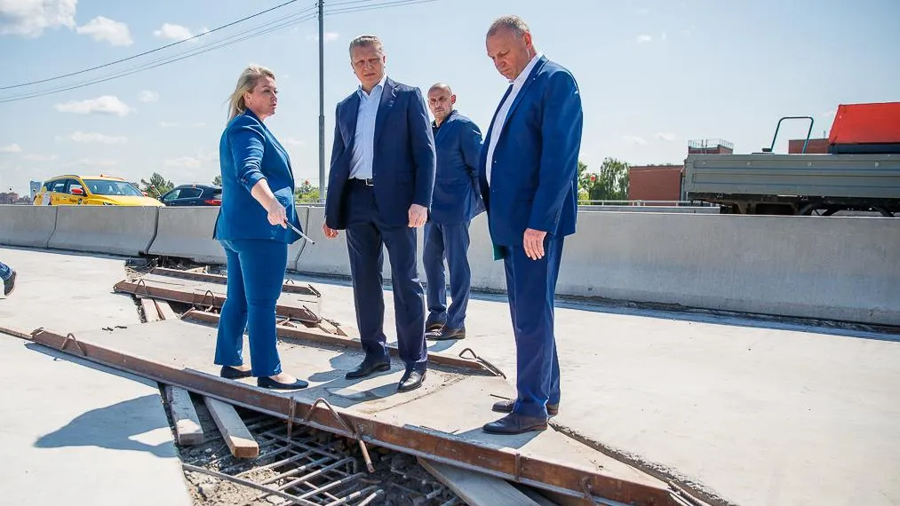 Глава Одинцовского округа проверил ход реконструкции эстакады в районе станции Отрадное
