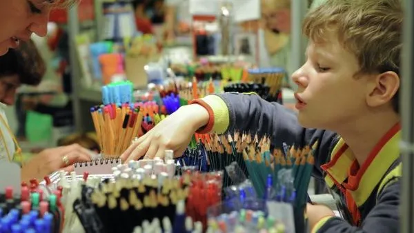 Благотворительная акция «Собери ребенка в школу» продолжается в Подмосковье