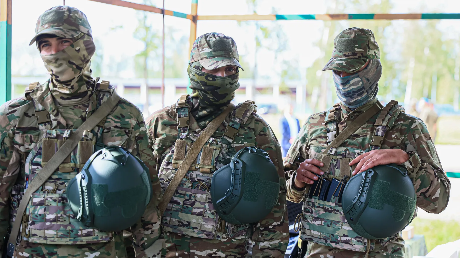 Поздравление военнослужащих 45-й бригады  спецназа ВДВ с годовщиной её образования Губернатором Подмосковья