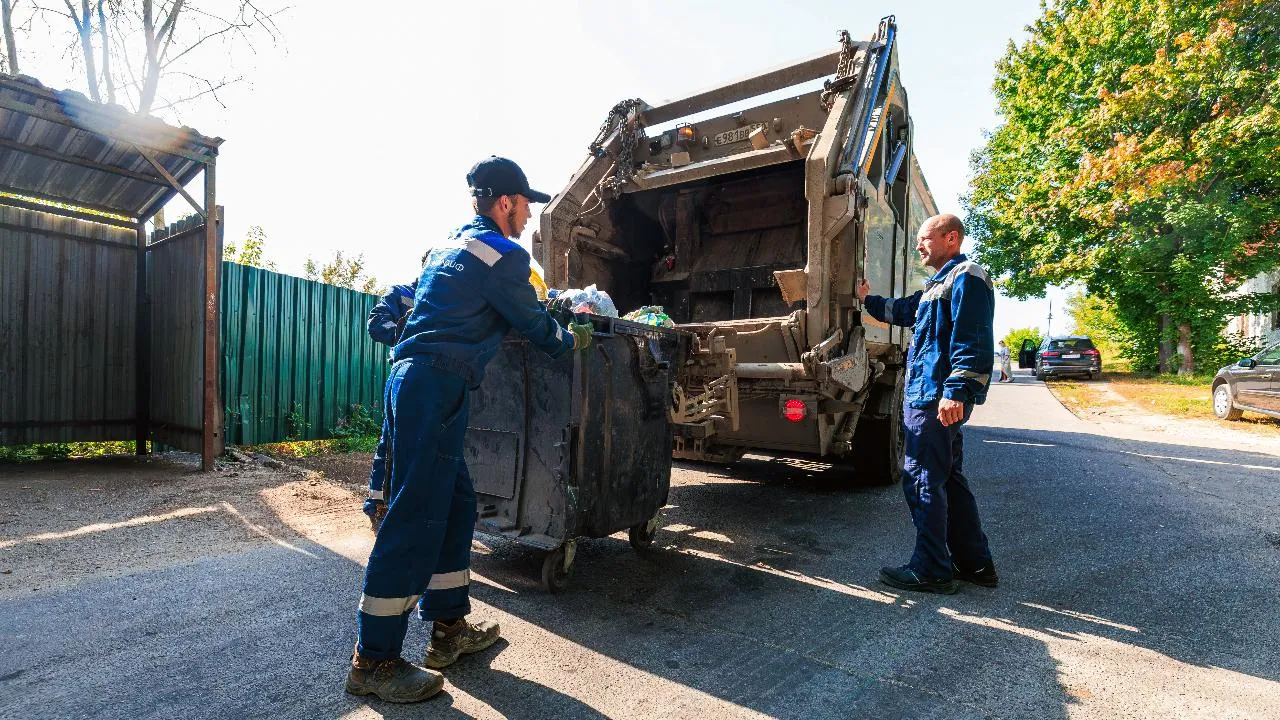 РЭО представил предварительные итоги по закупкам контейнеров и мусоровозов регионами