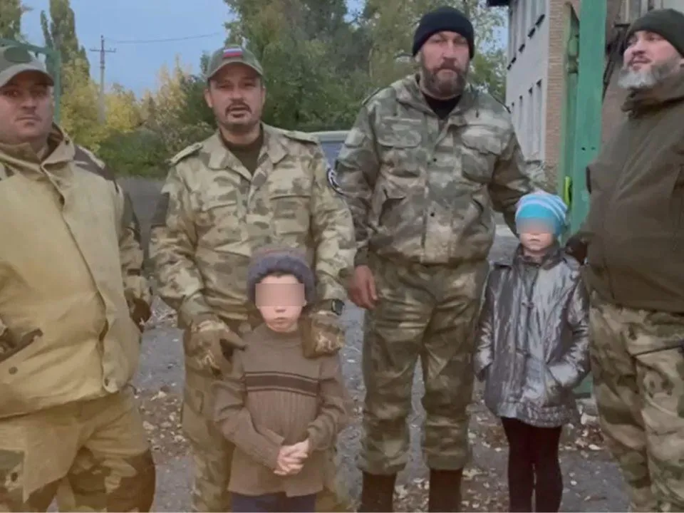 «Ни воды, ни света, ни газа»: в ЛНР трое детей остались на попечении больной бабушки