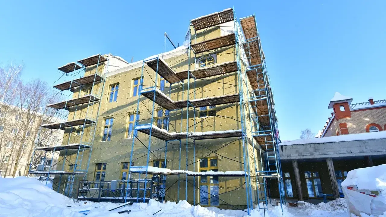 60 новых мест для детей: как в Пушкино достраивают пристройку к садику, готовую уже на 63%