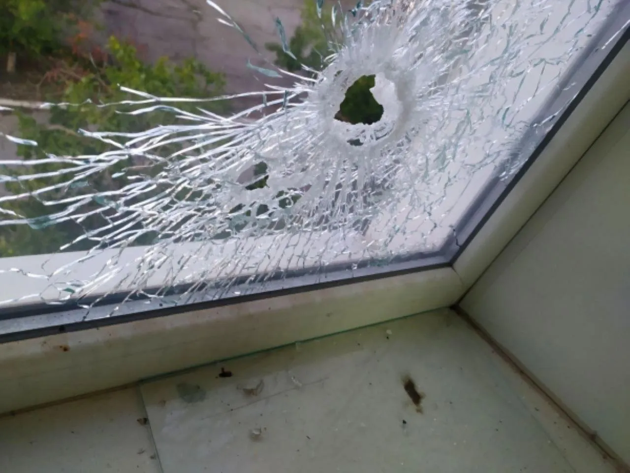 «Схватил топор и выбежал на улицу»: упавший украинский беспилотник напугал жителей подмосковной деревни