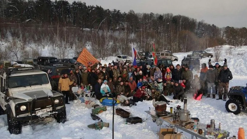 Волонтеры вытащили машину «скорой помощи» из снега в Одинцове