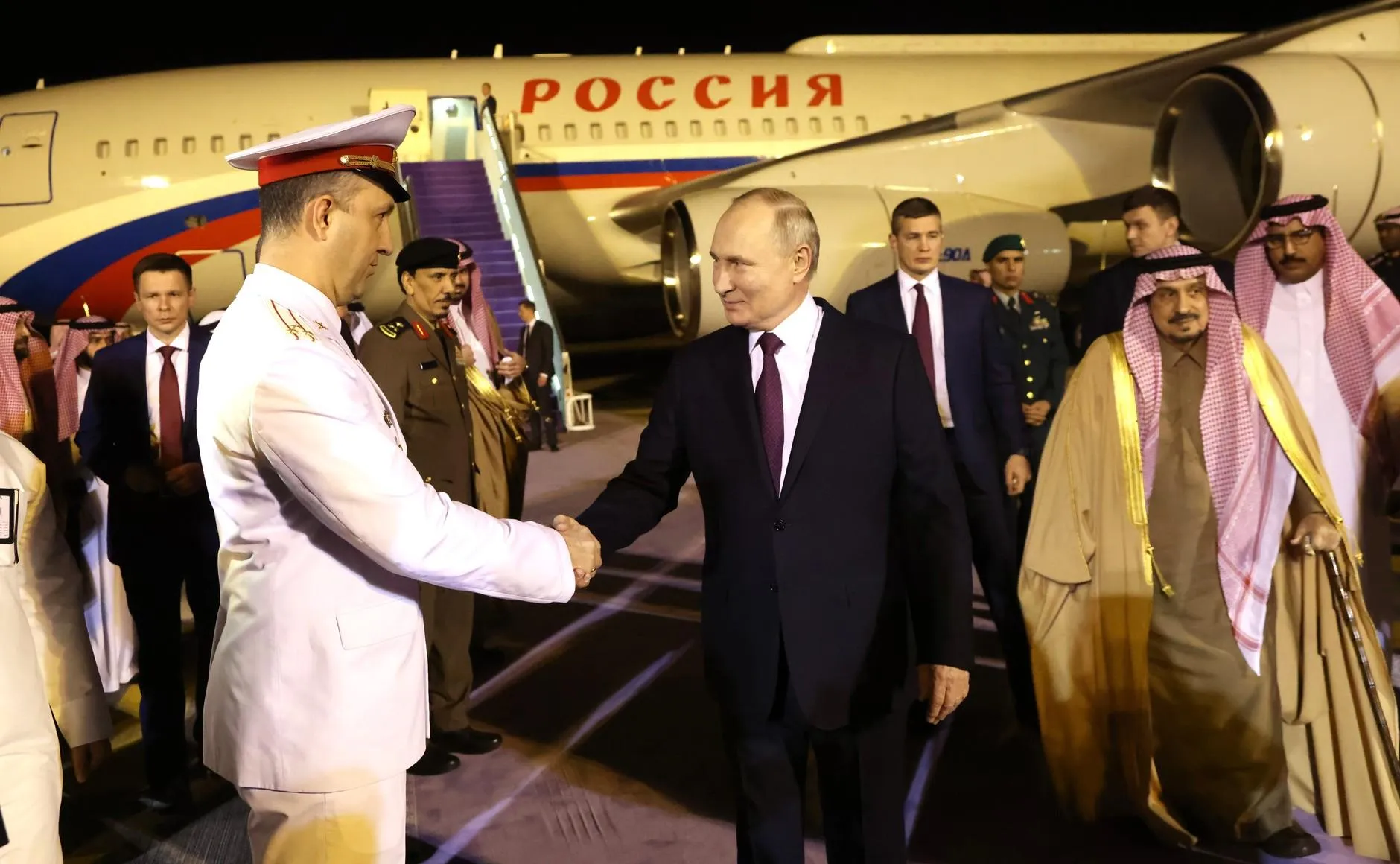 Владимир Путин прибыл в Саудовскую Аравию