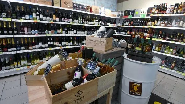 В Госдуме оценили предложение не продавать родителям с детьми алкоголь и сигареты