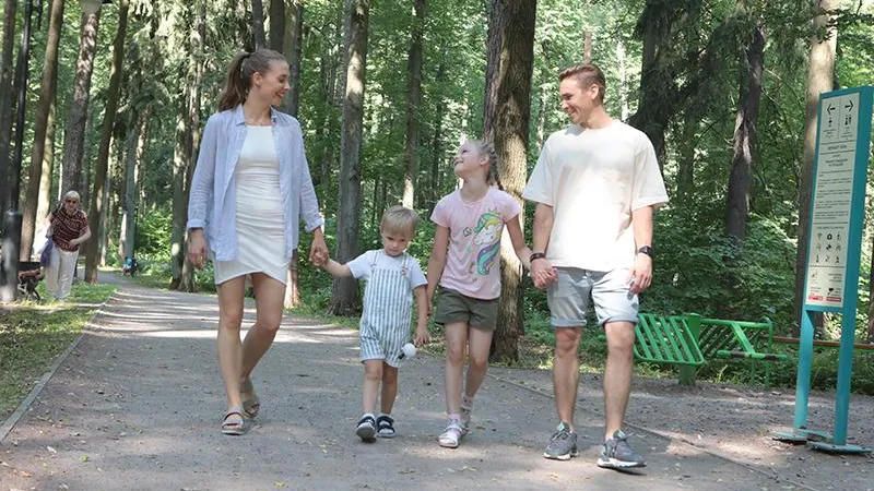 Нужна ли карта «Мир» и что делать учащимся на дому: отвечаем на популярные вопросы о президентских выплатах 