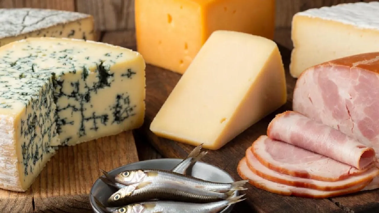 В Петербурге уничтожили тонны санкционных продуктов