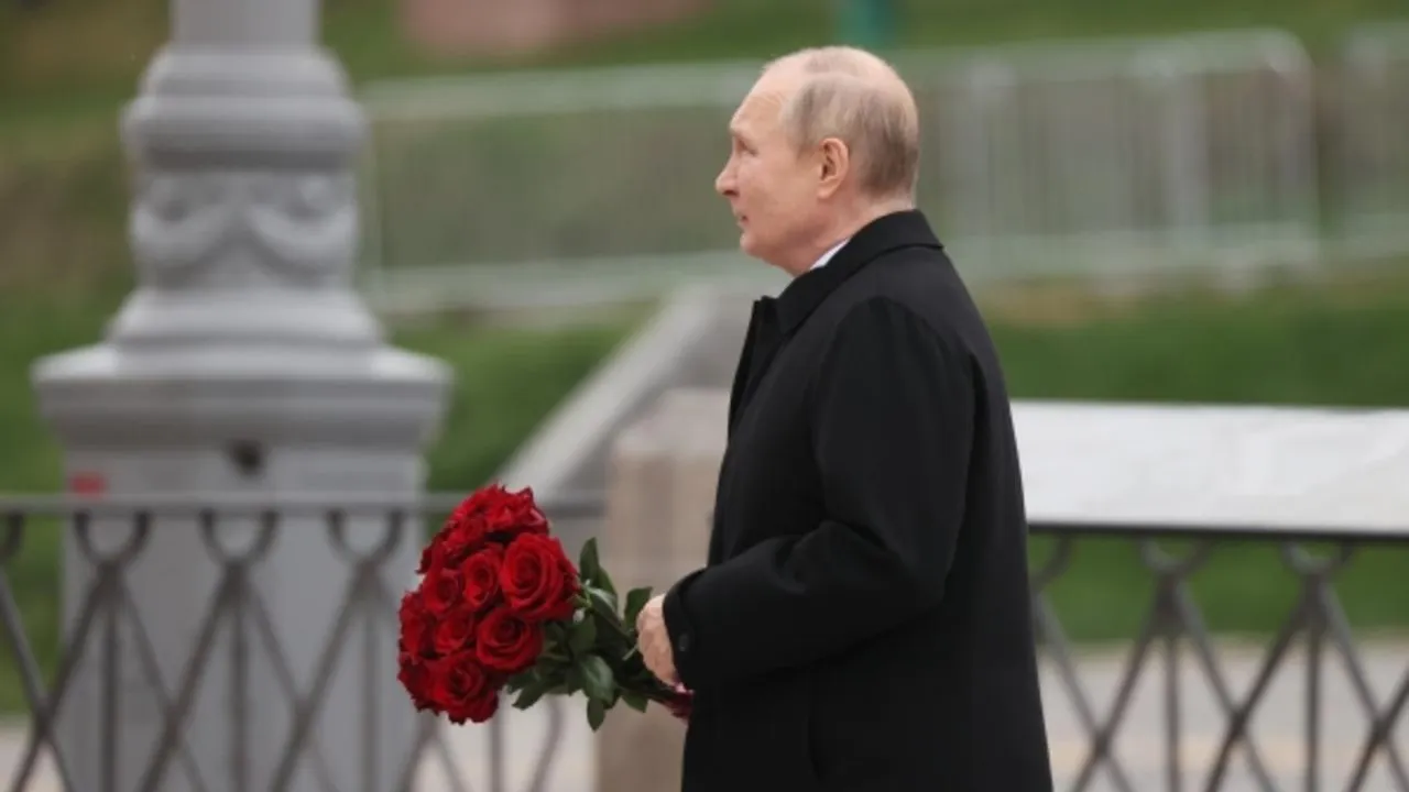 Путин примет участие в возложении венка к мемориалу в Александровском саду